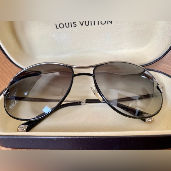 Louis Vuitton Viola Pilot Sunglasses - Picture 3 of 16